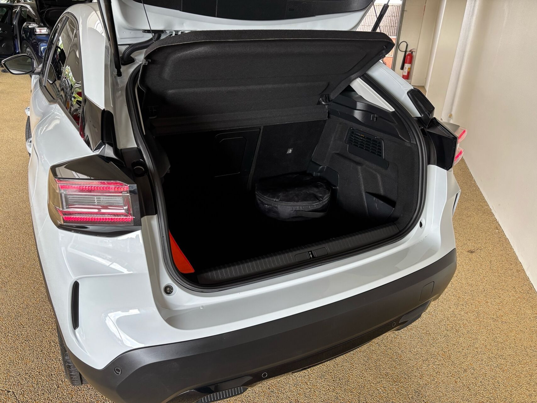 Hvid Citroën ë-C4 fra 2025
