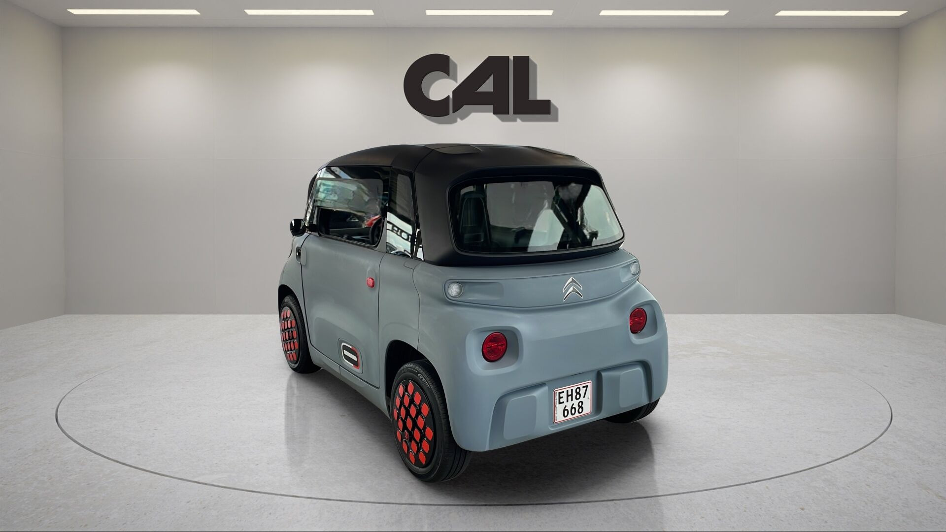 Blå Citroën Ami fra 2023 set udefra