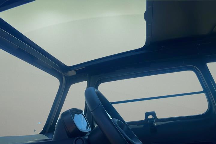Blå Citroën Ami fra 2023 set indefra