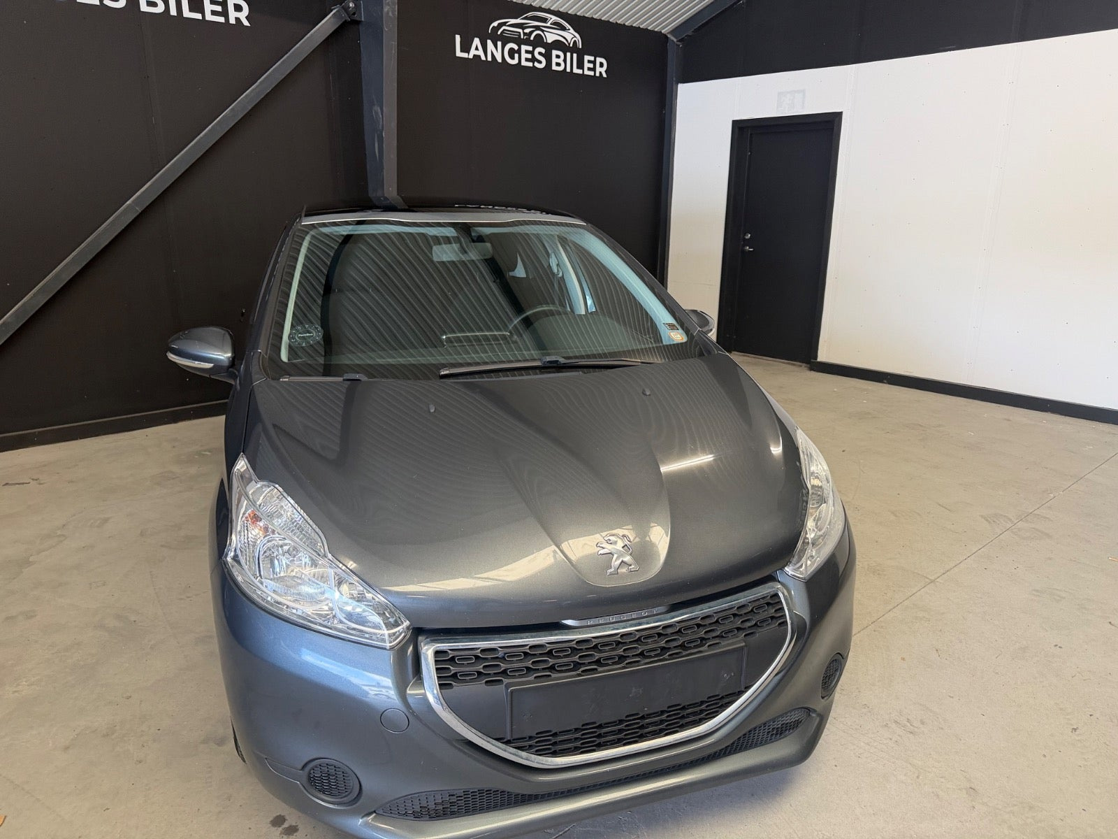 Grå Peugeot 208 fra 2015