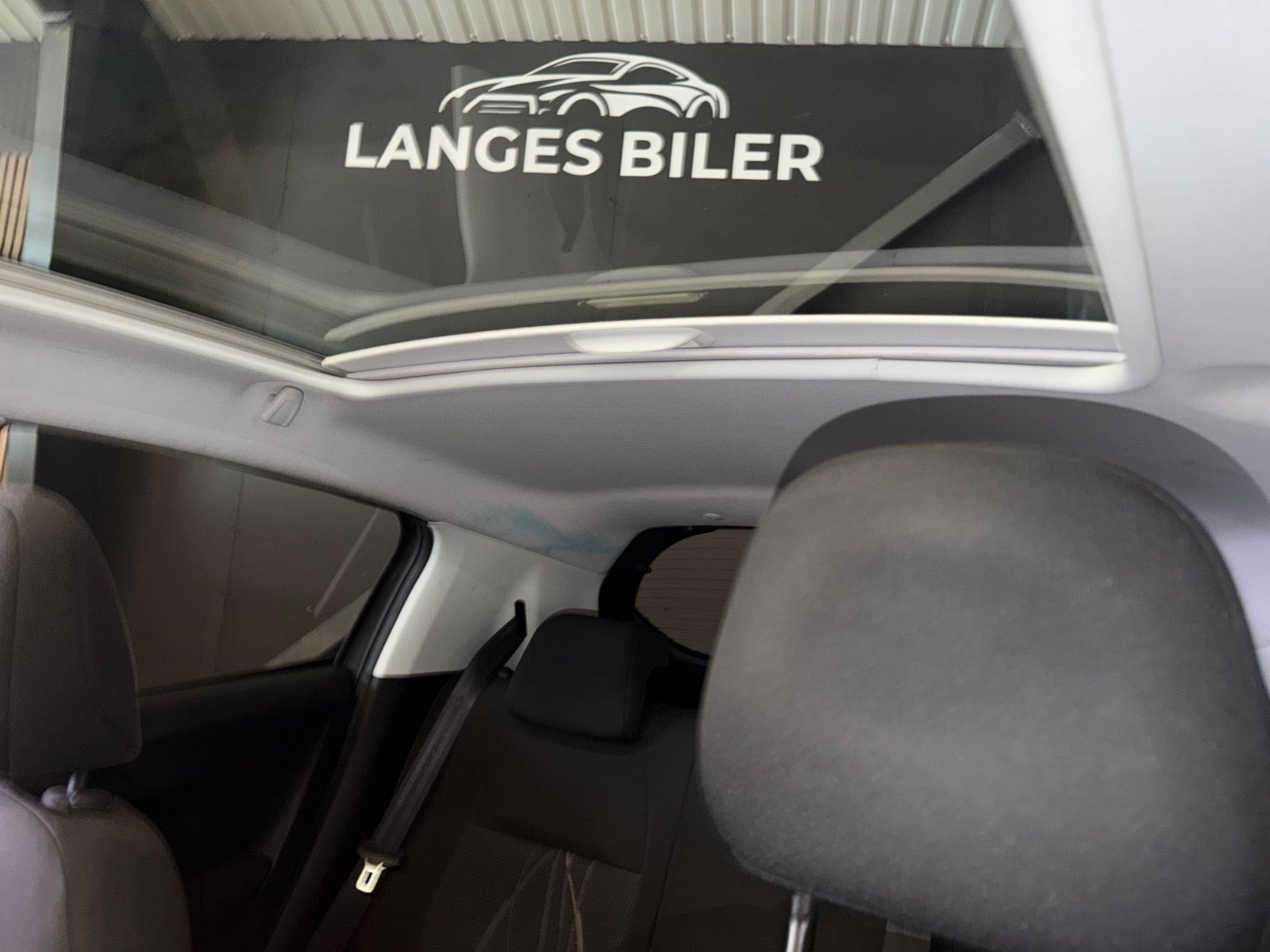 Grå Peugeot 208 fra 2015