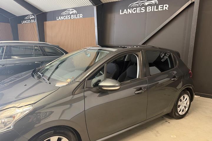 Grå Peugeot 208 fra 2015