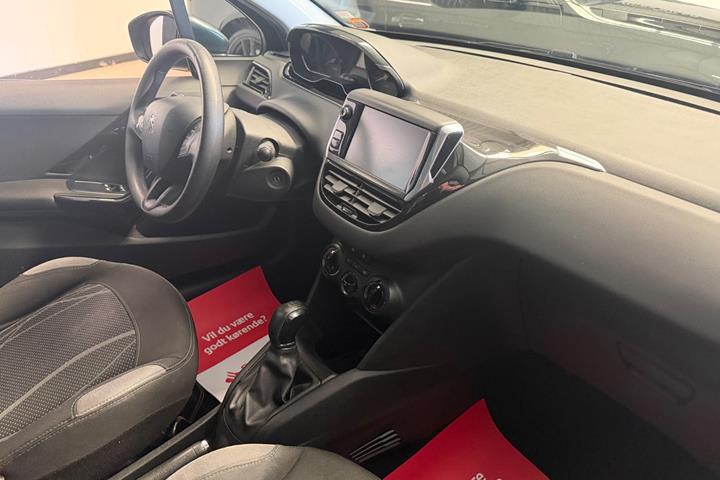 Grå Peugeot 208 fra 2015