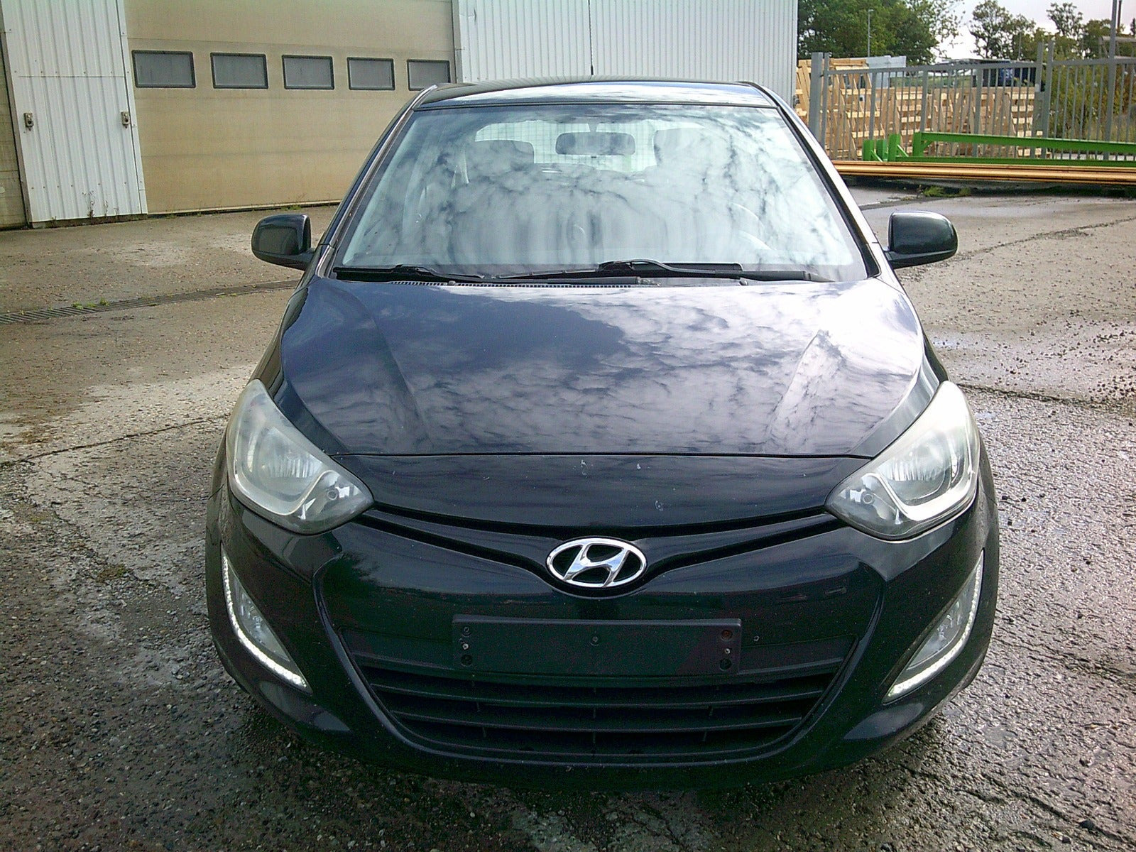 Gul Hyundai i20 fra 2014