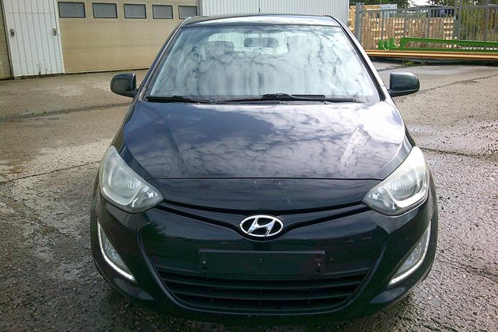 Gul Hyundai i20 fra 2014