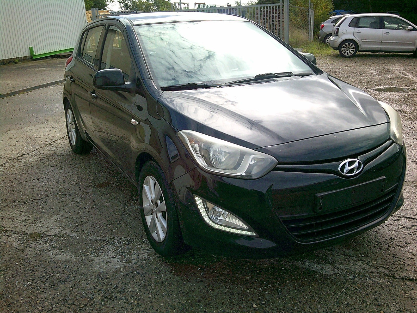 Gul Hyundai i20 fra 2014