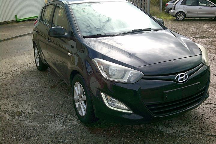 Gul Hyundai i20 fra 2014