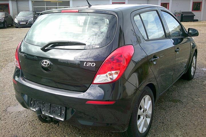 Gul Hyundai i20 fra 2014