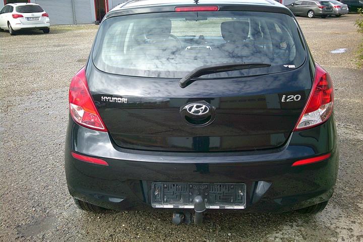 Gul Hyundai i20 fra 2014