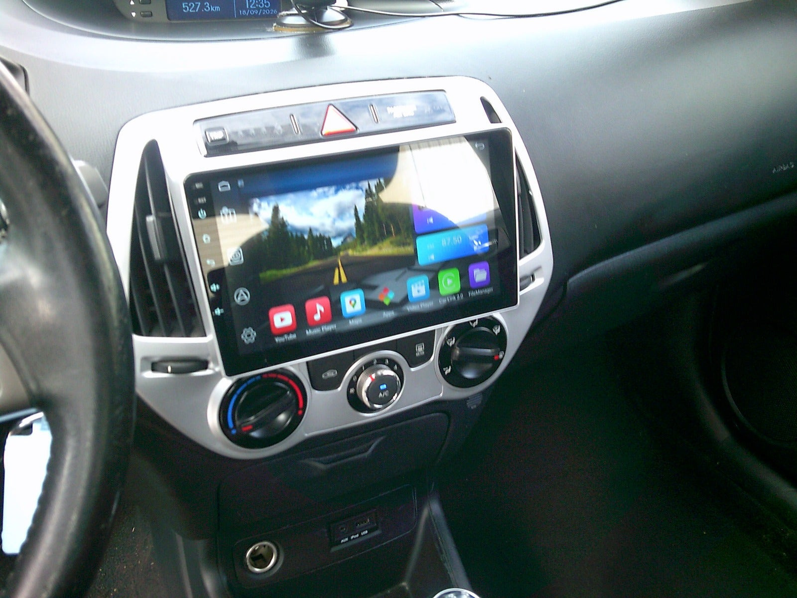 Gul Hyundai i20 fra 2014