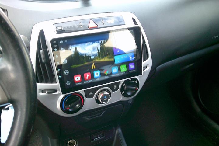 Gul Hyundai i20 fra 2014