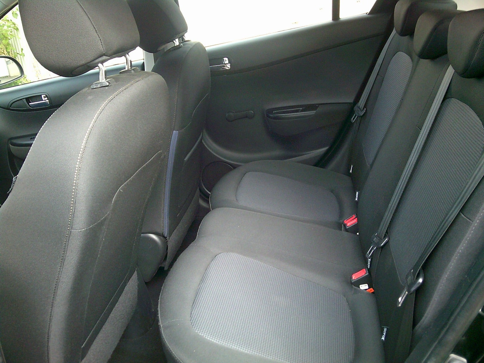 Gul Hyundai i20 fra 2014