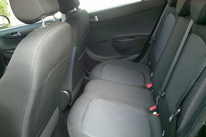 Gul Hyundai i20 fra 2014