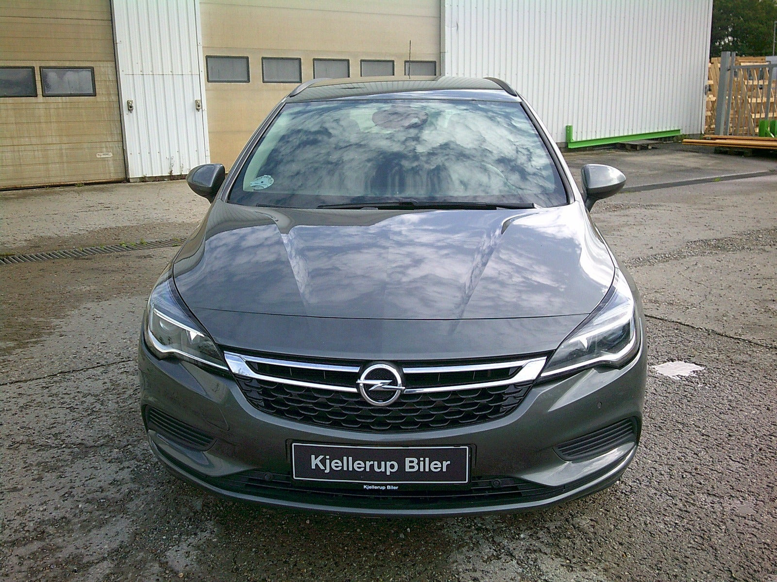 Gul Opel Astra fra 2019