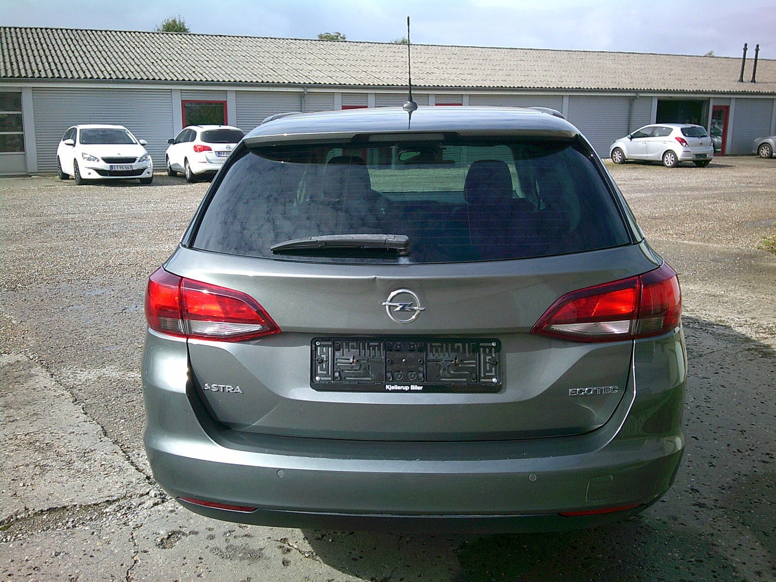 Gul Opel Astra fra 2019