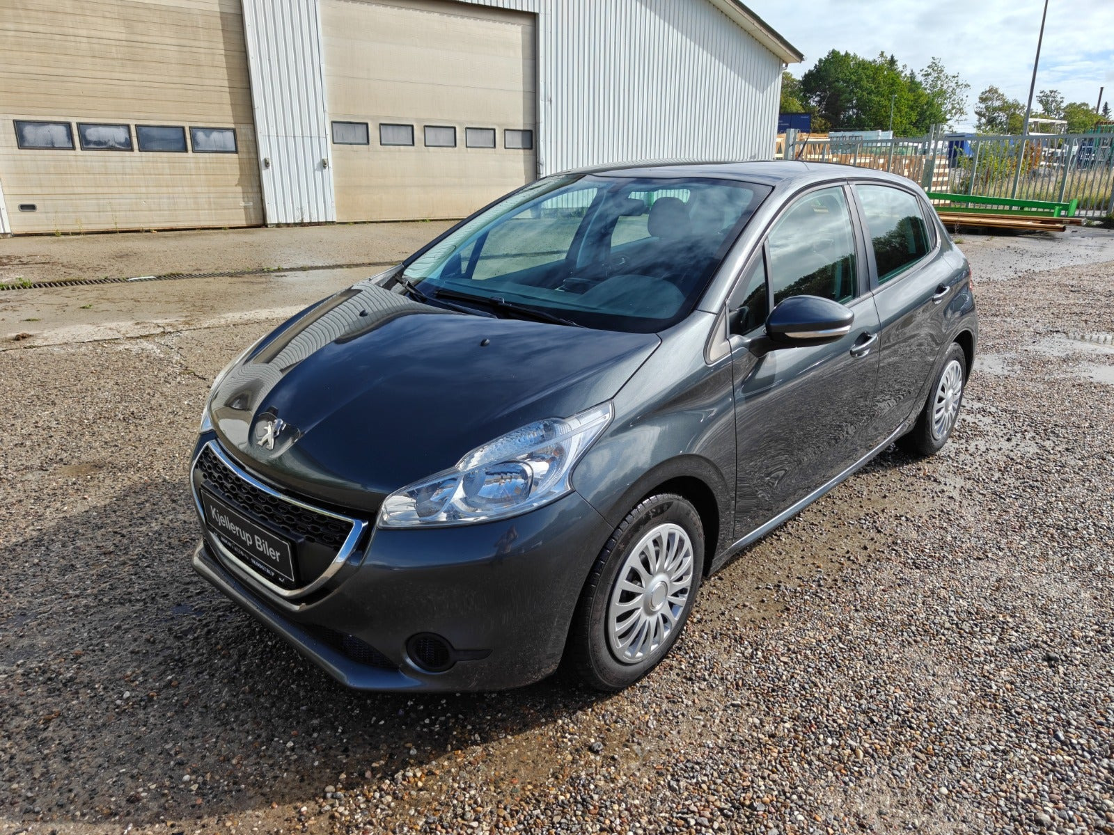 Gul Peugeot 208 fra 2014