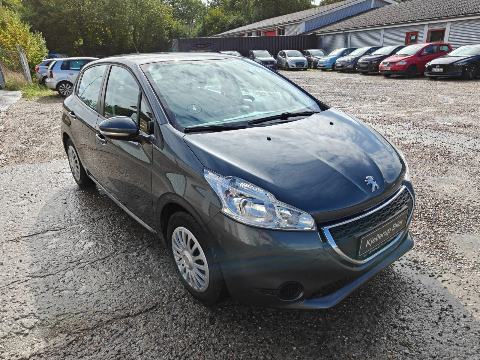 Gul Peugeot 208 fra 2014