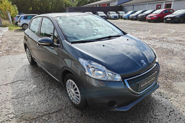 Gul Peugeot 208 fra 2014