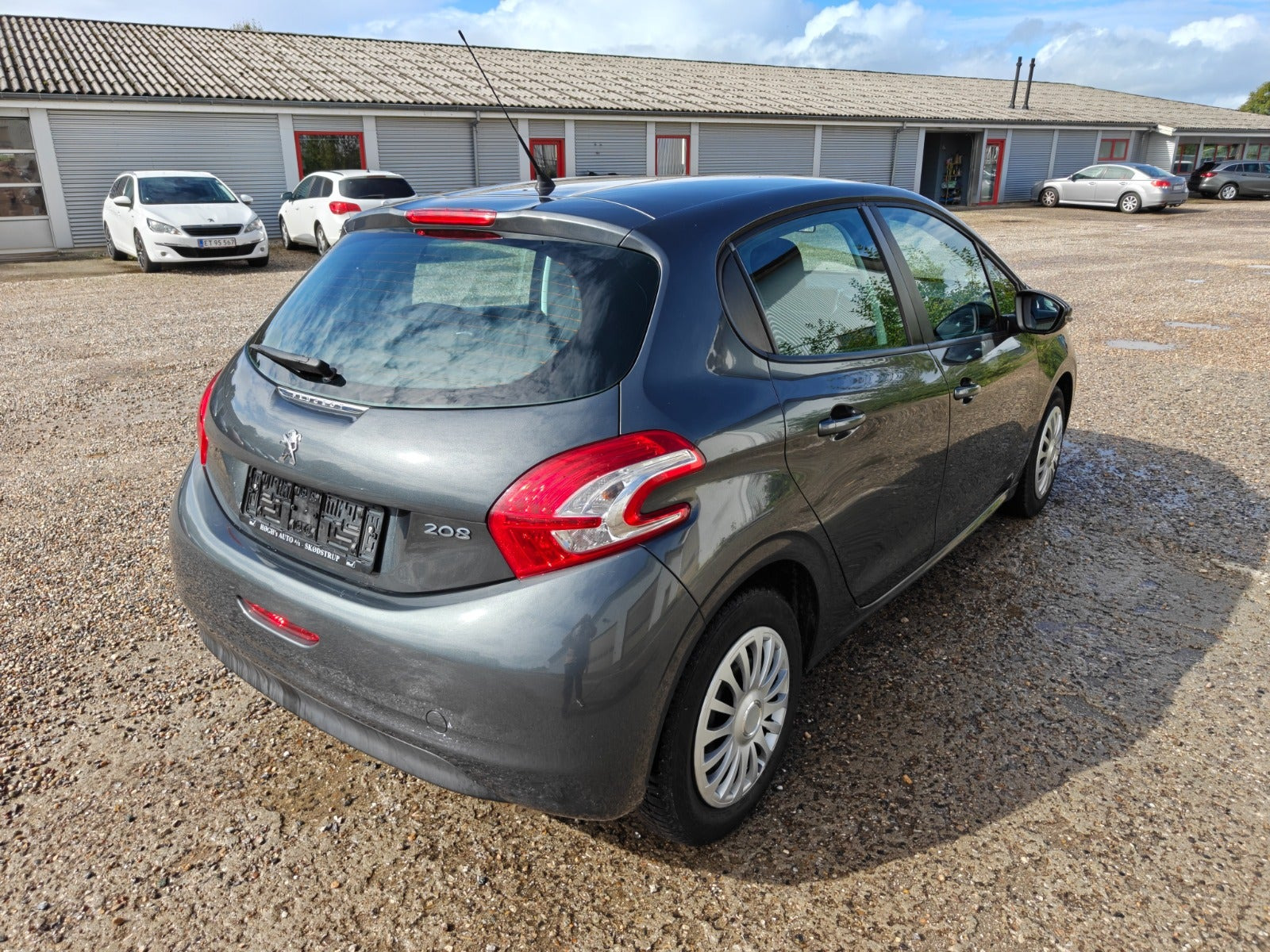 Gul Peugeot 208 fra 2014