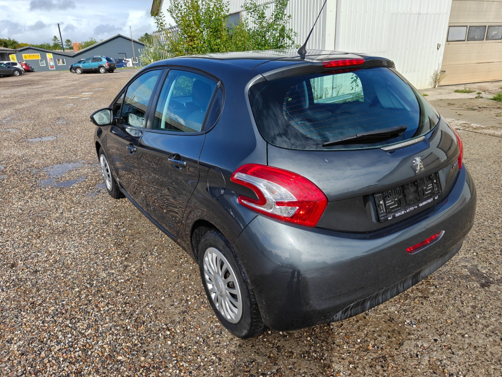 Gul Peugeot 208 fra 2014