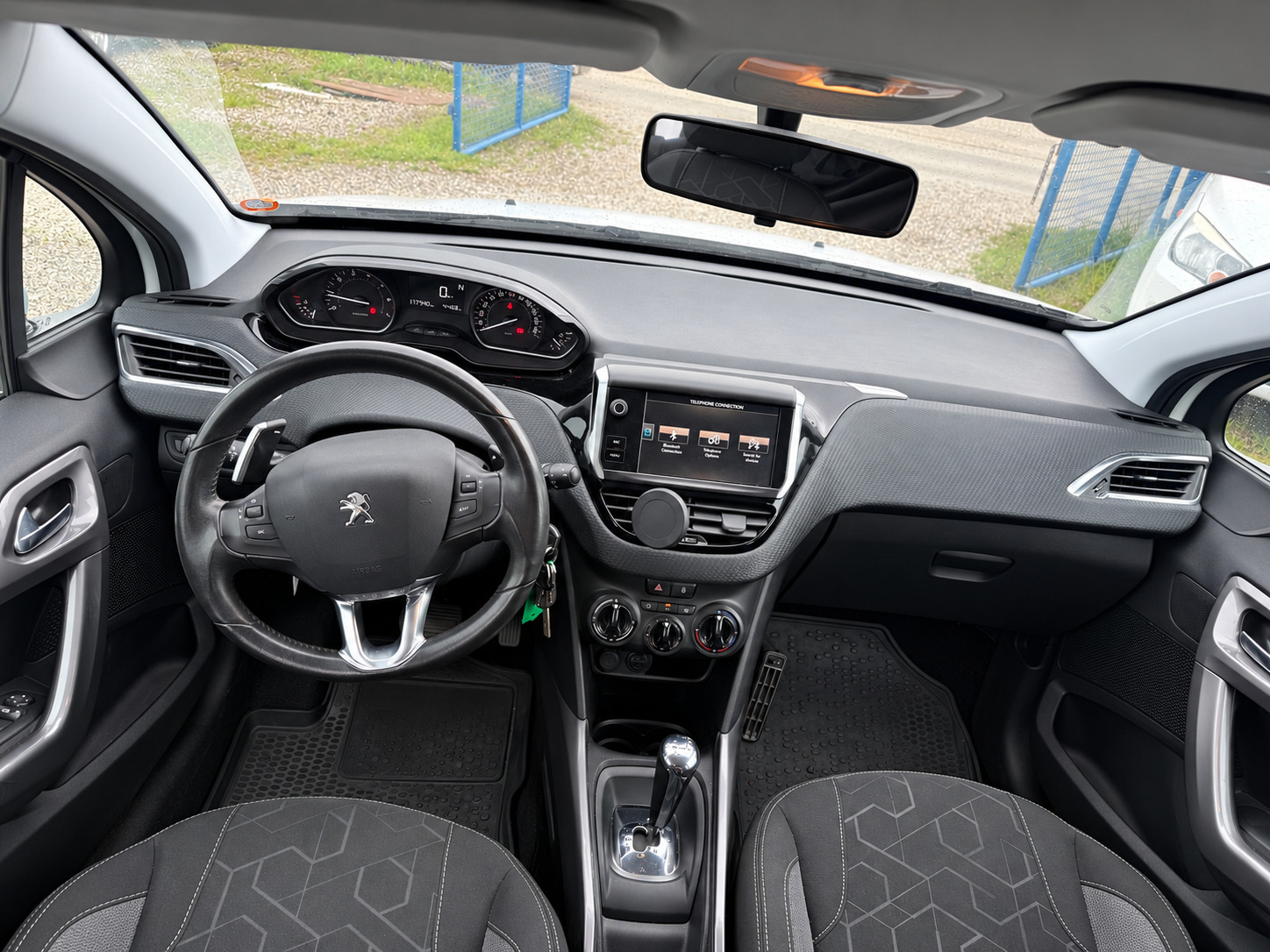 Hvid Peugeot 2008 fra 2016