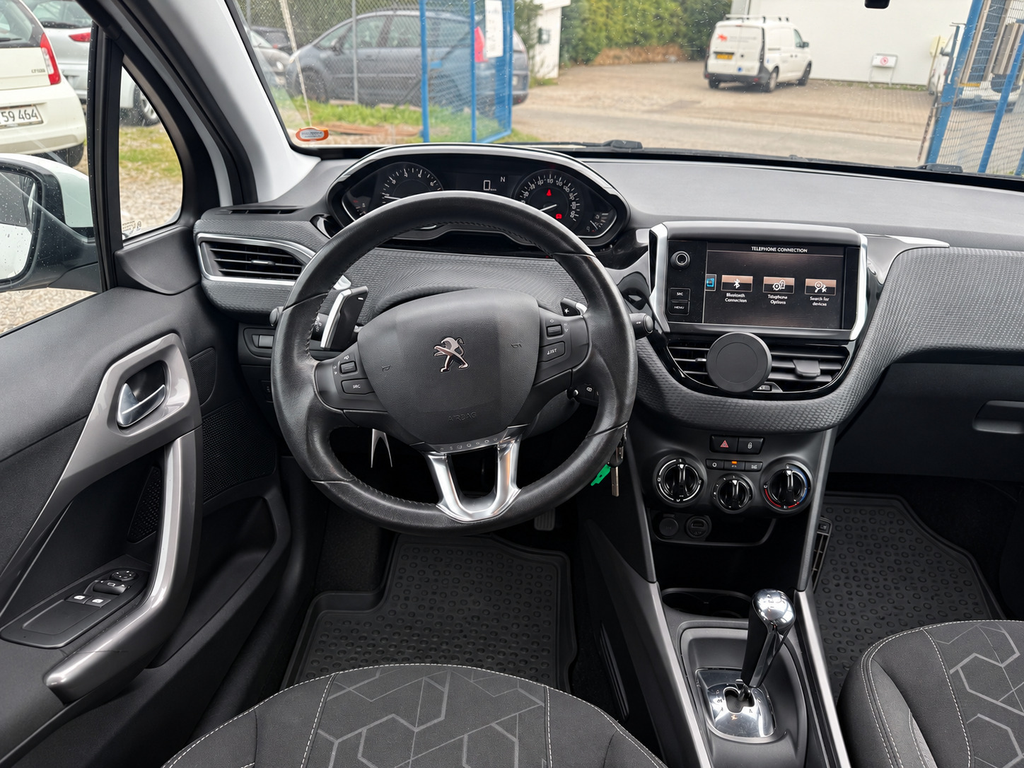 Hvid Peugeot 2008 fra 2016