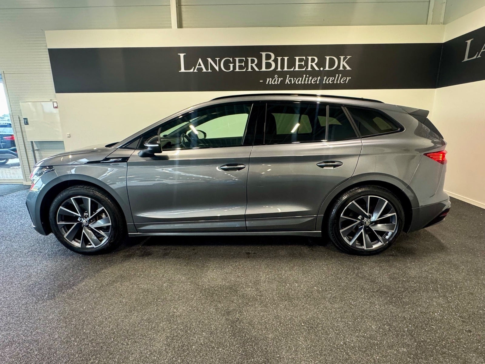 Grå Skoda Enyaq fra 2025