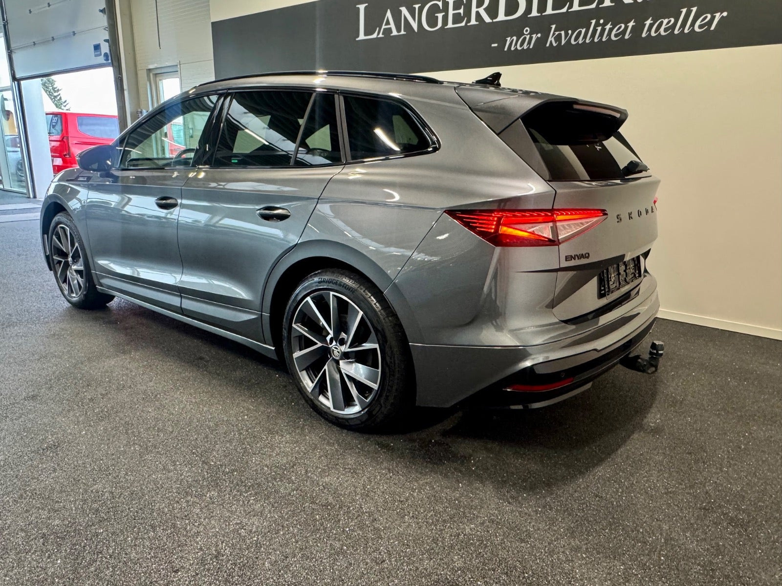 Grå Skoda Enyaq fra 2025
