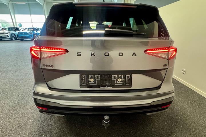 Grå Skoda Enyaq fra 2025
