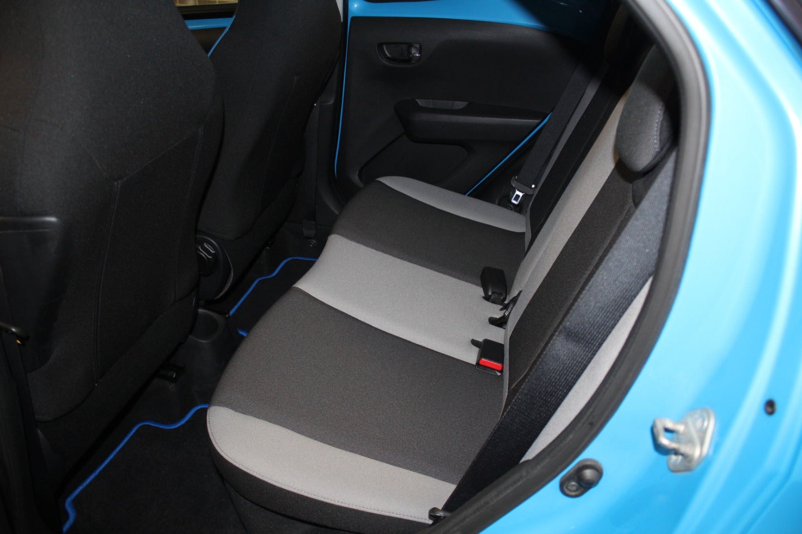 Blå Toyota Aygo fra 2015