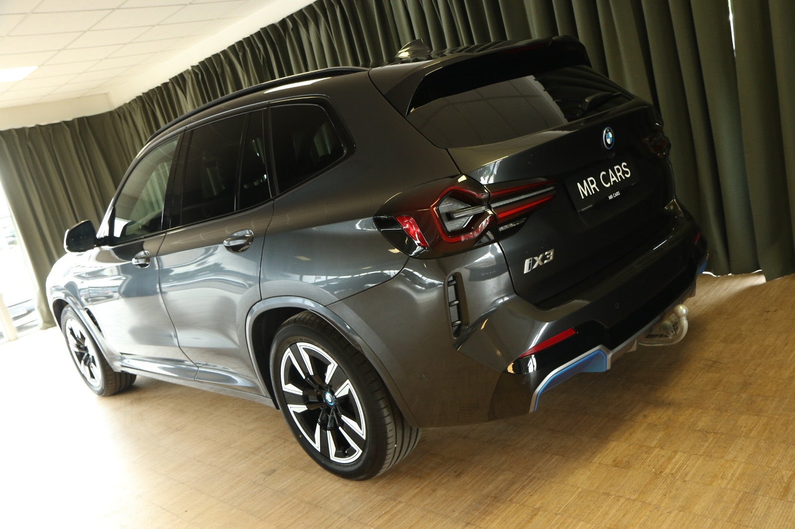 Grøn BMW iX3 fra 2024