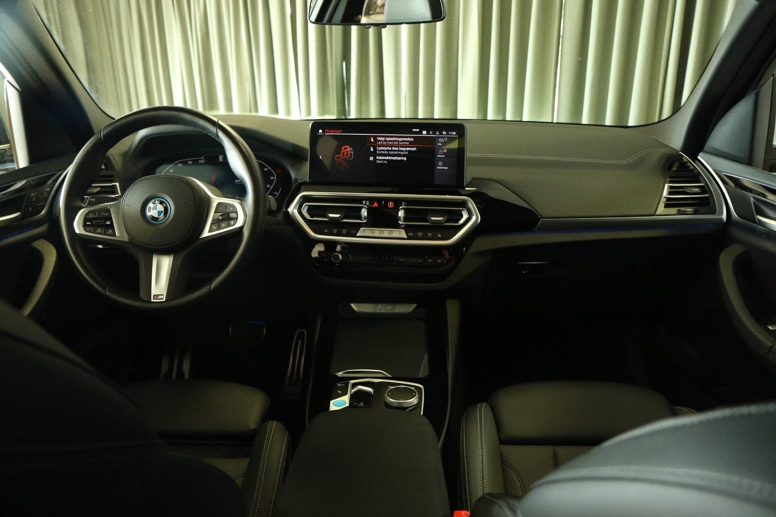 Grøn BMW iX3 fra 2024