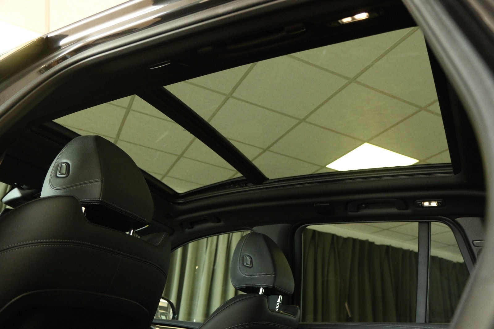 Grøn BMW iX3 fra 2024