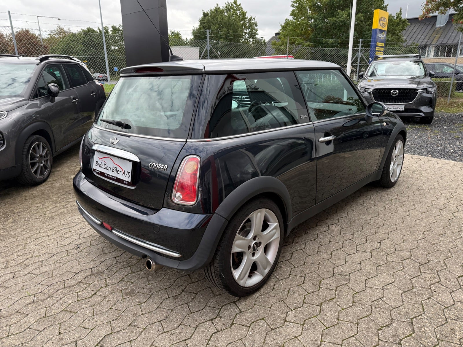 Blå Mini Cooper fra 2006
