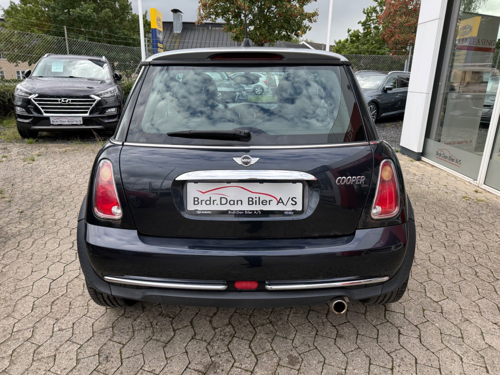 Blå Mini Cooper fra 2006