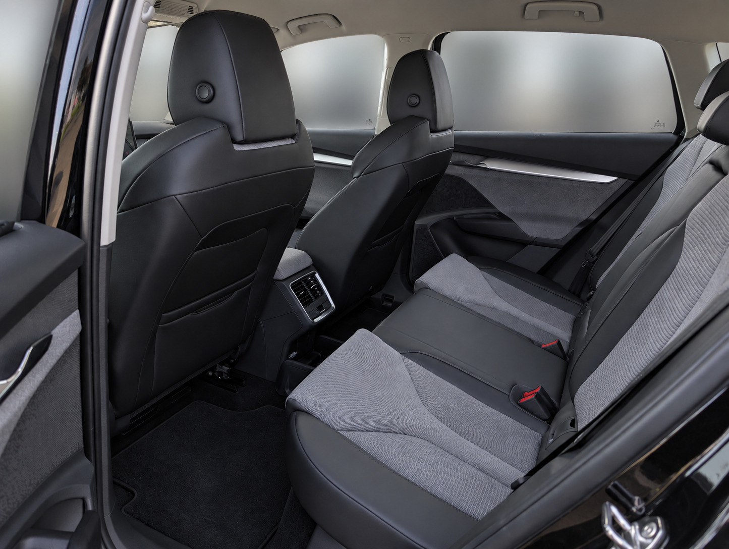 Sort Skoda Enyaq fra 2023
