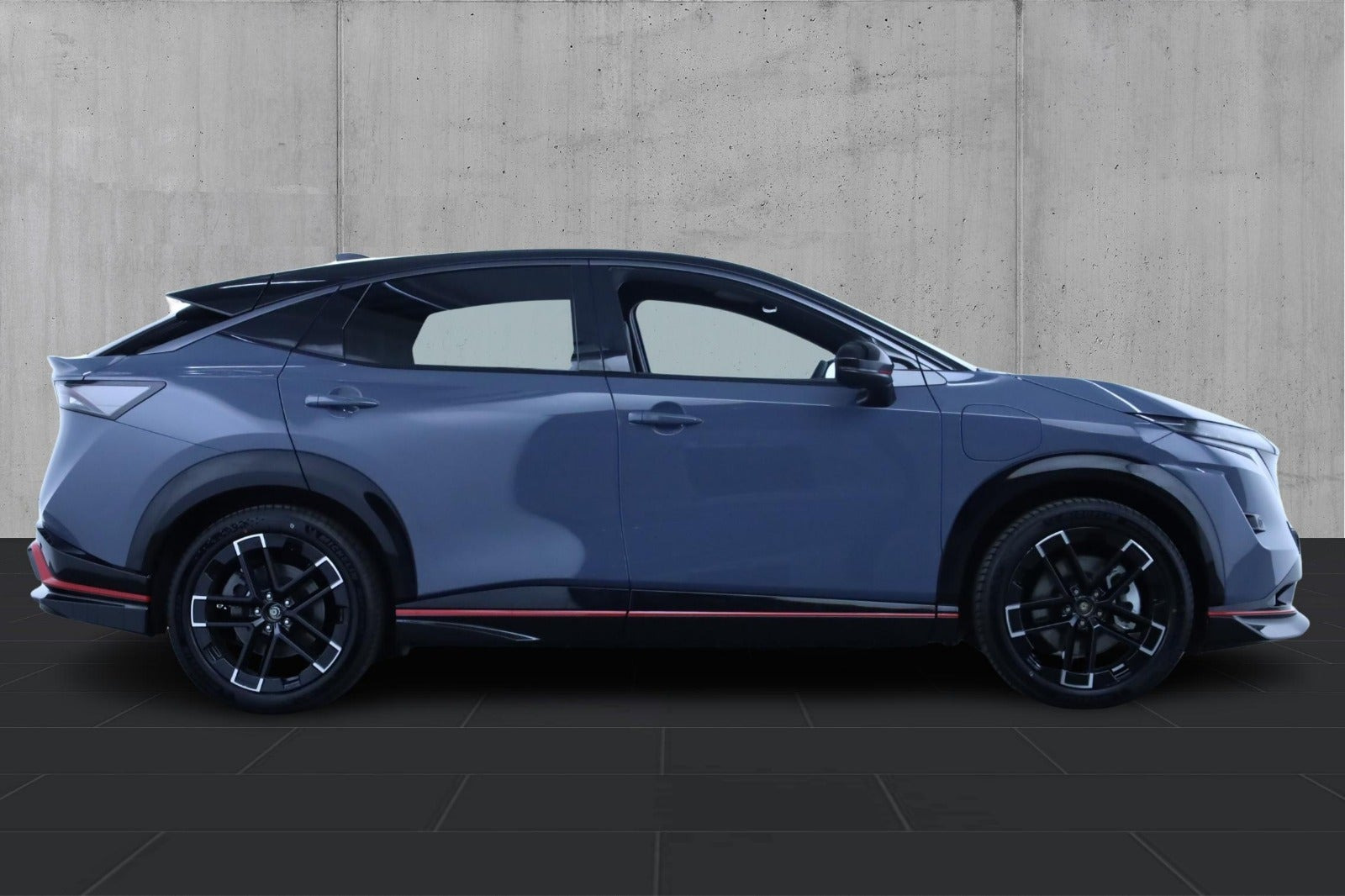 Grå Nissan Ariya fra 2025