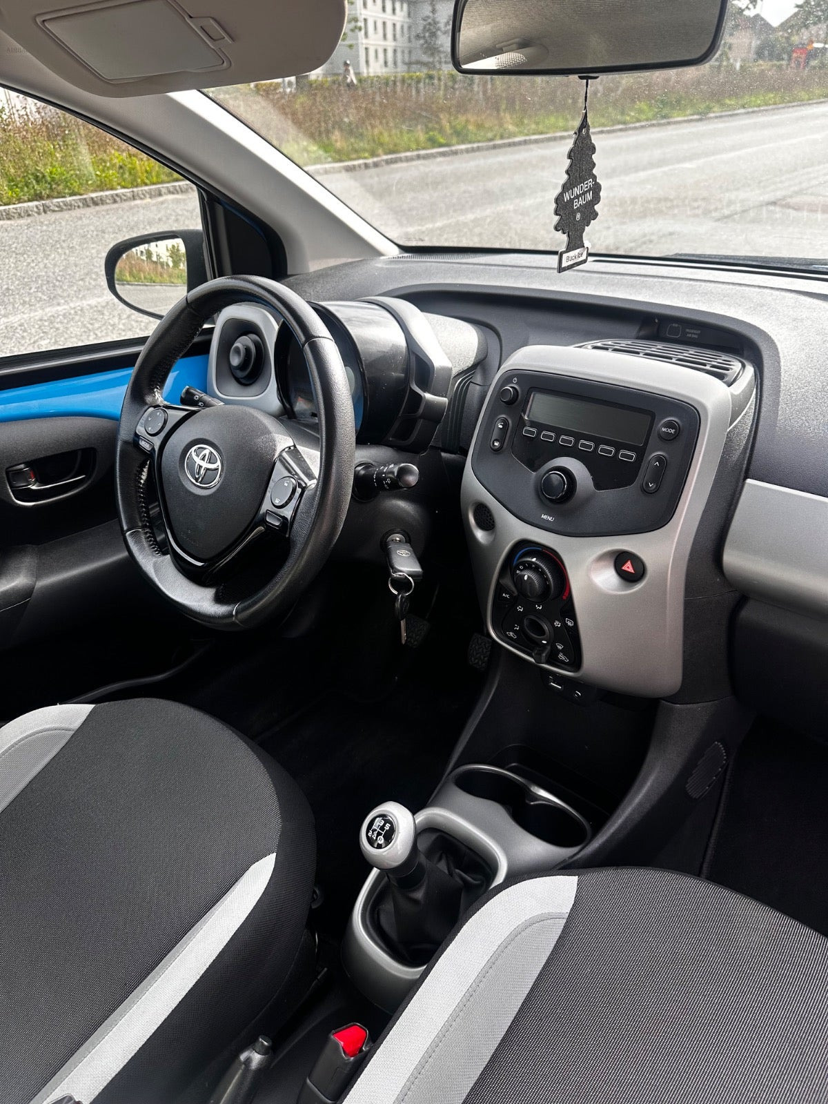Blå Toyota Aygo fra 2015