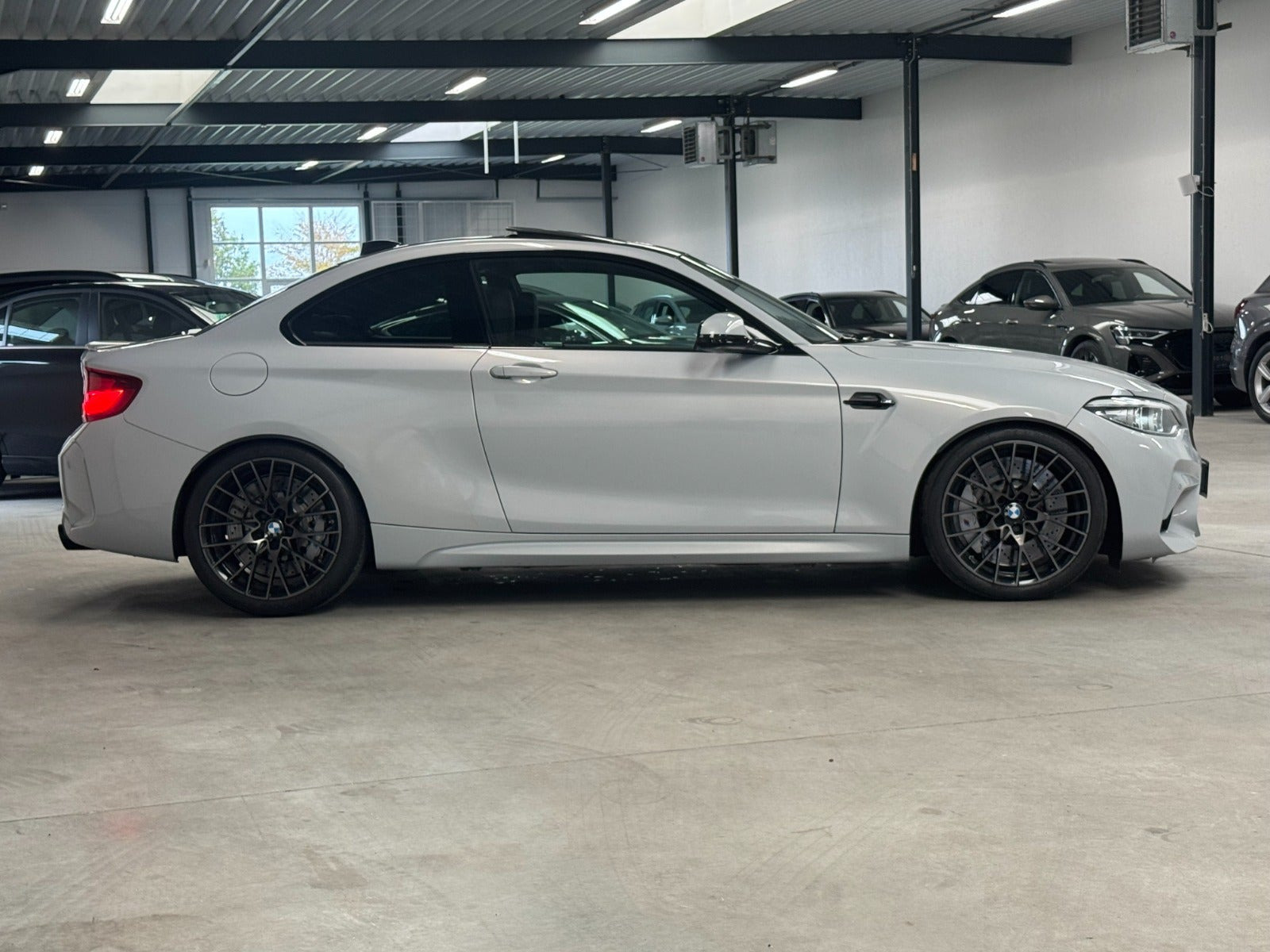 Sølv BMW M2 fra 2020