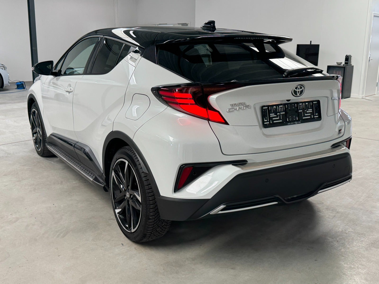 Hvid Toyota C-HR fra 2022