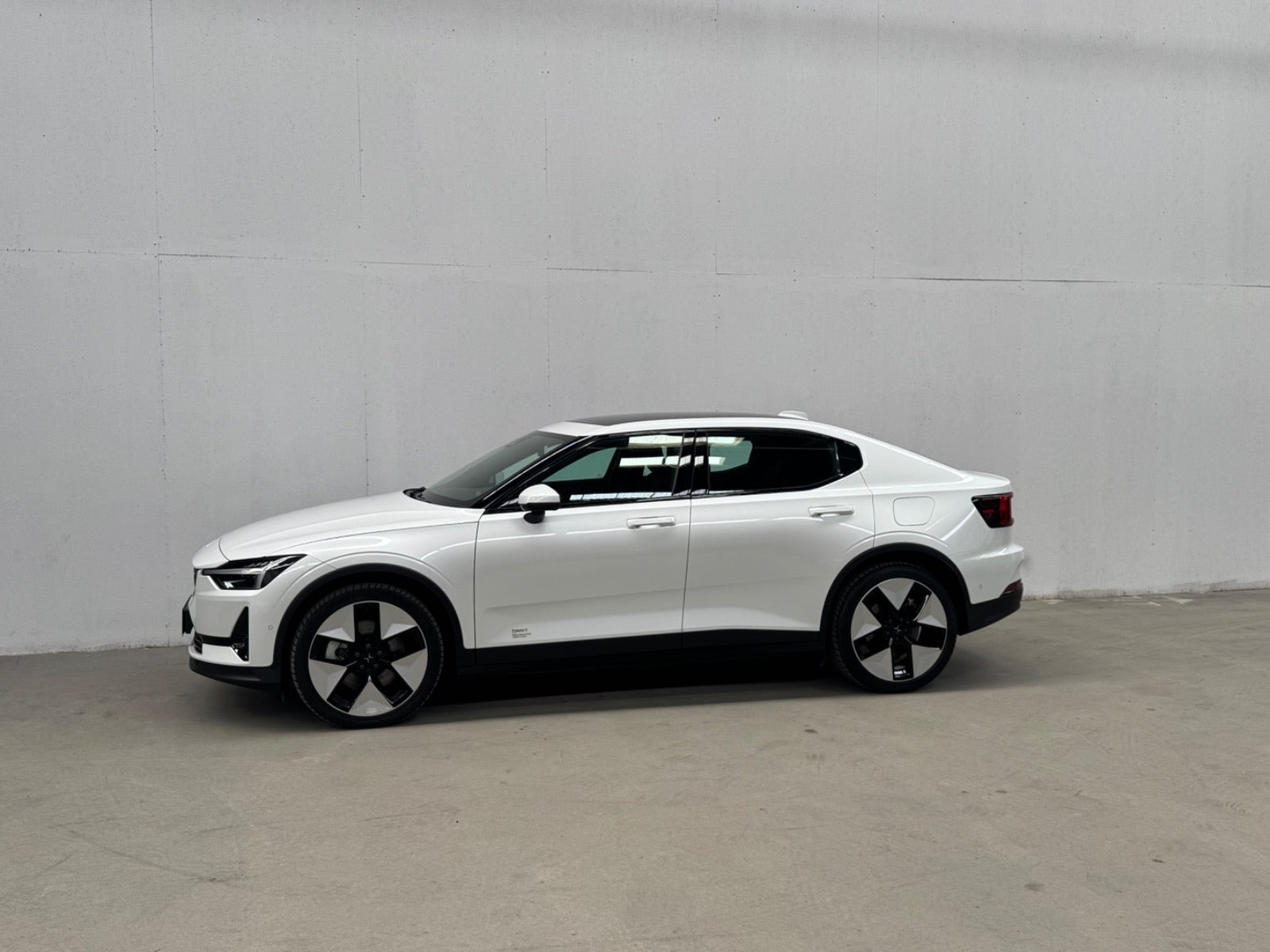 Hvid Polestar 2 fra 2023