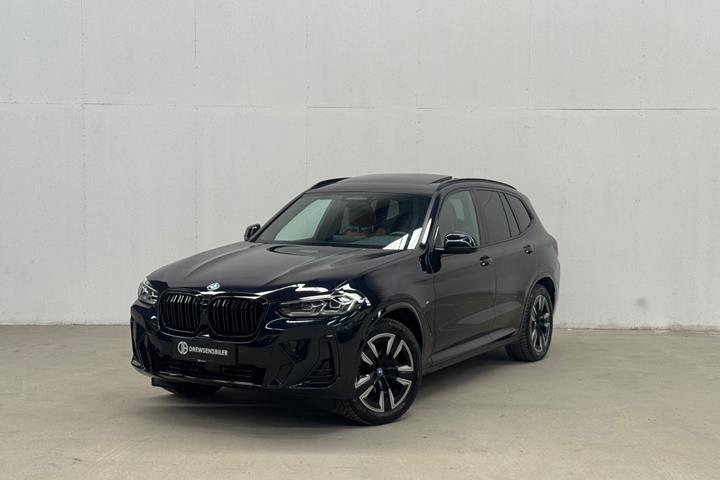 Sort BMW iX3 fra 2022 set udefra