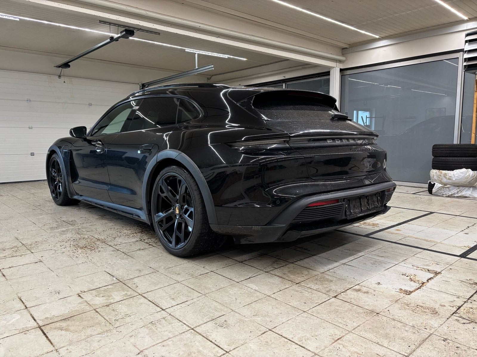 Sort Porsche Taycan fra 2022