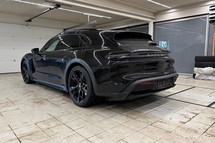 Sort Porsche Taycan fra 2022