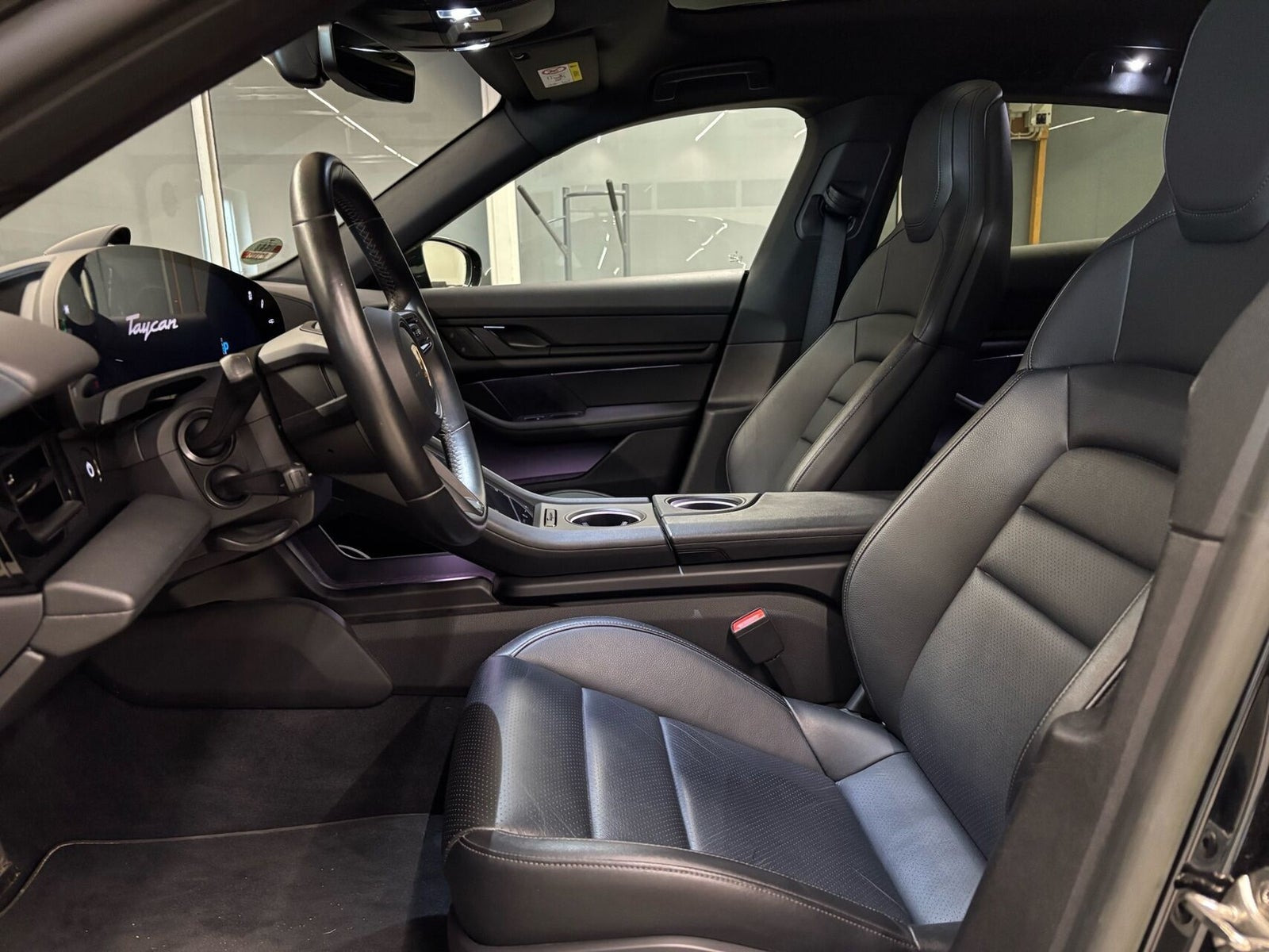 Sort Porsche Taycan fra 2022