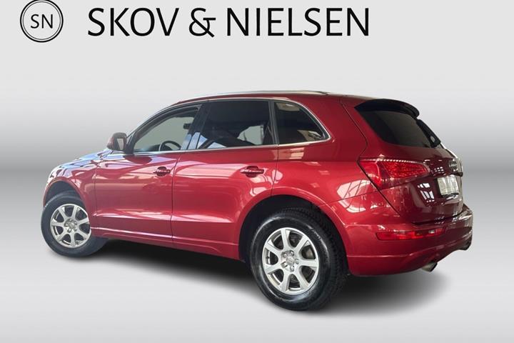 Rød Audi Q5 fra 2011
