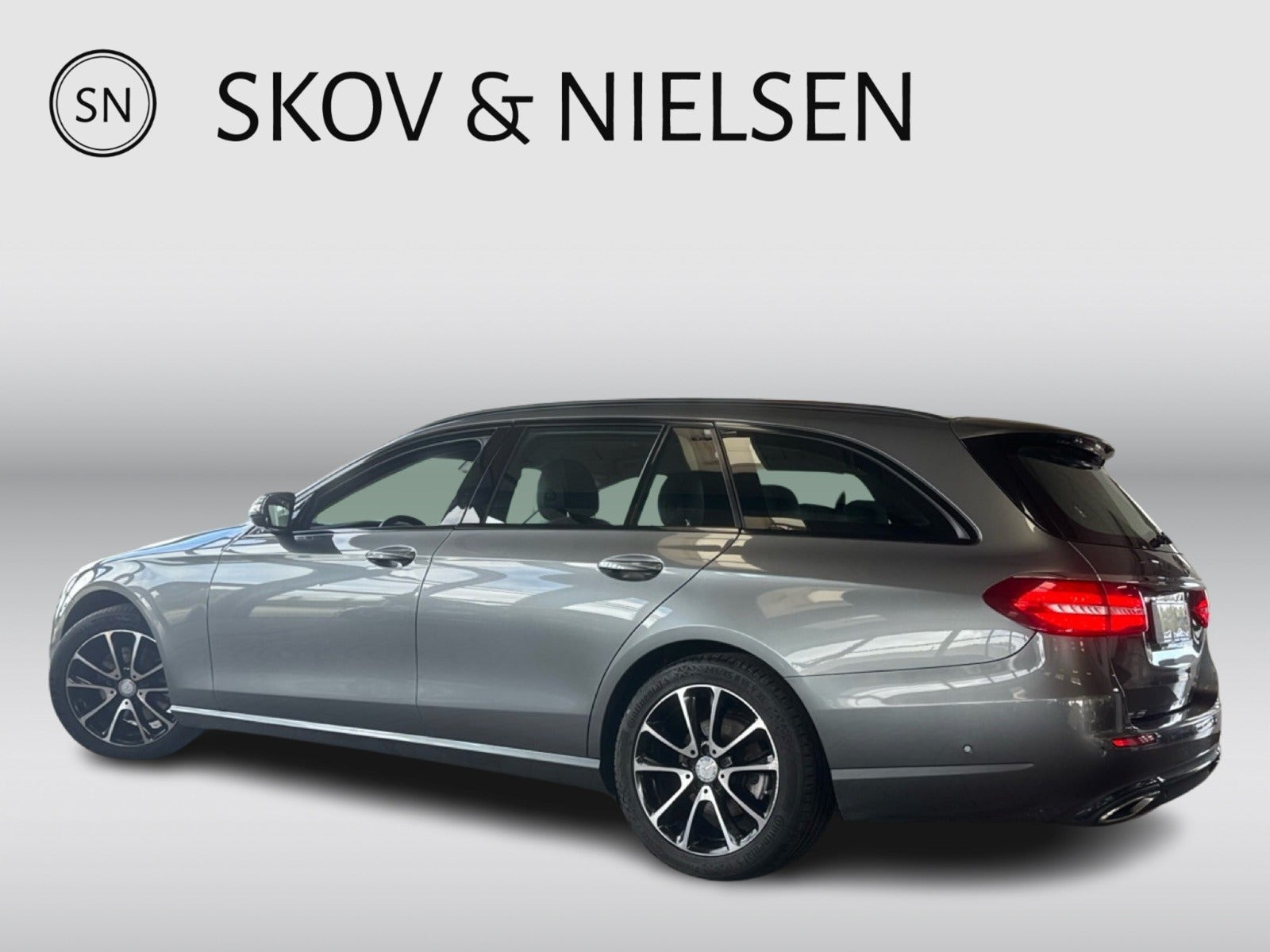Grå Mercedes E220 d fra 2017