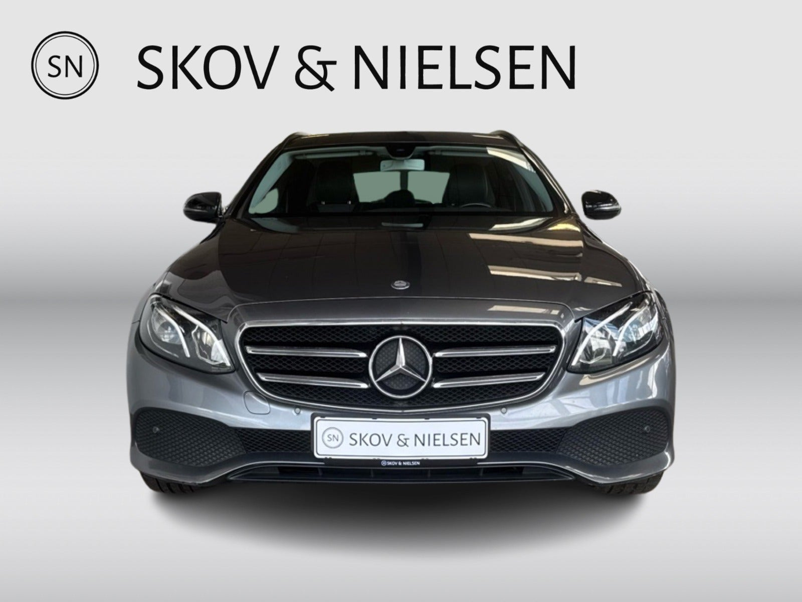 Grå Mercedes E220 d fra 2017