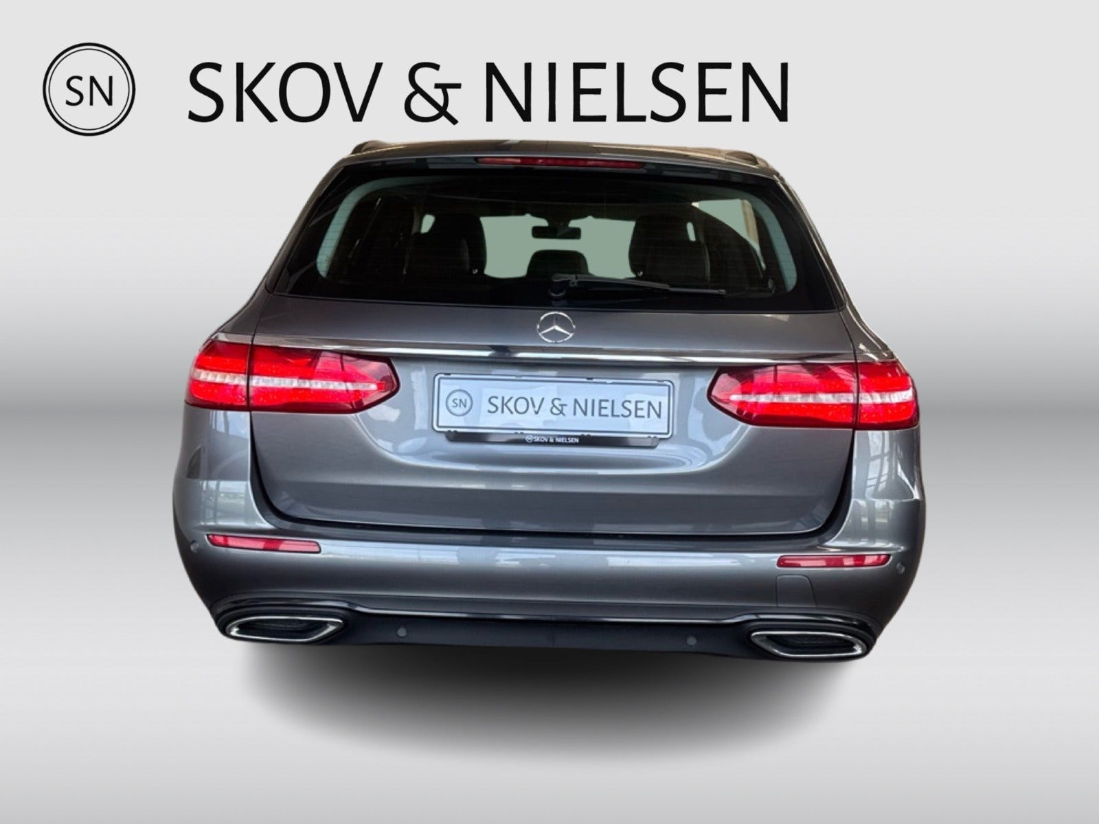 Grå Mercedes E220 d fra 2017