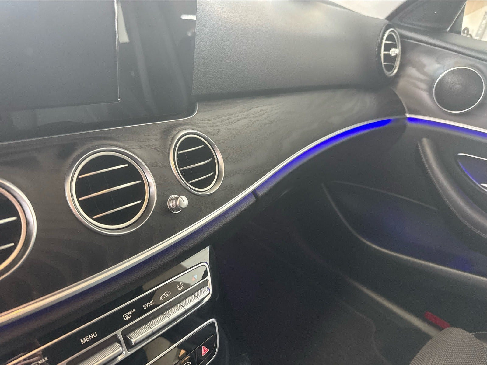 Grå Mercedes E220 d fra 2017